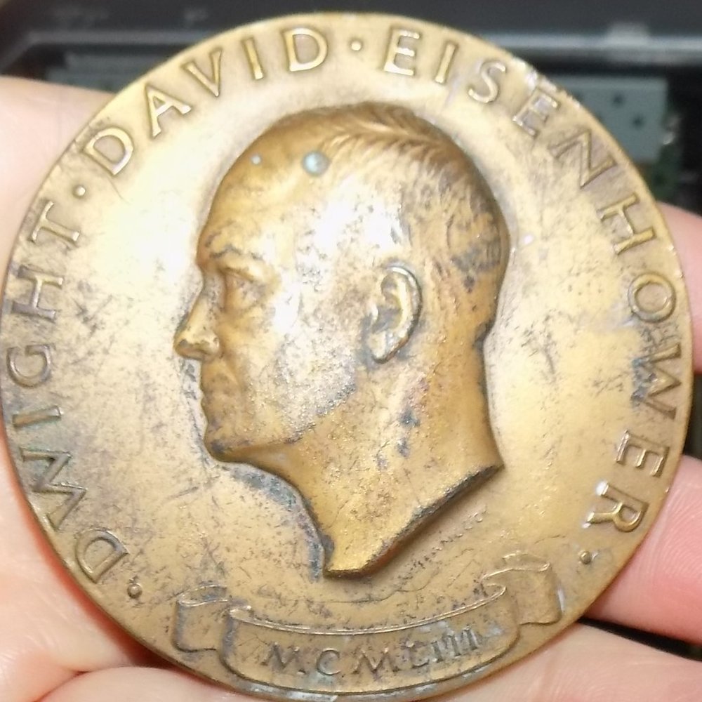VINTAGE SOLID BRASS PRESIDENT DWIGHT D EISENHOWER PAPER WIGHT DATED 1953